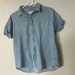 Levi’s button down top